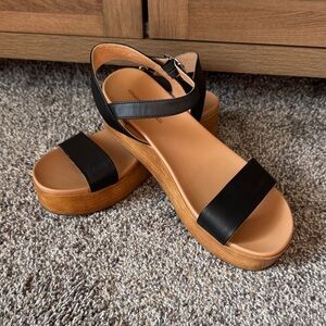 Amazon Essentials Women's Two Band Flatform Sandal